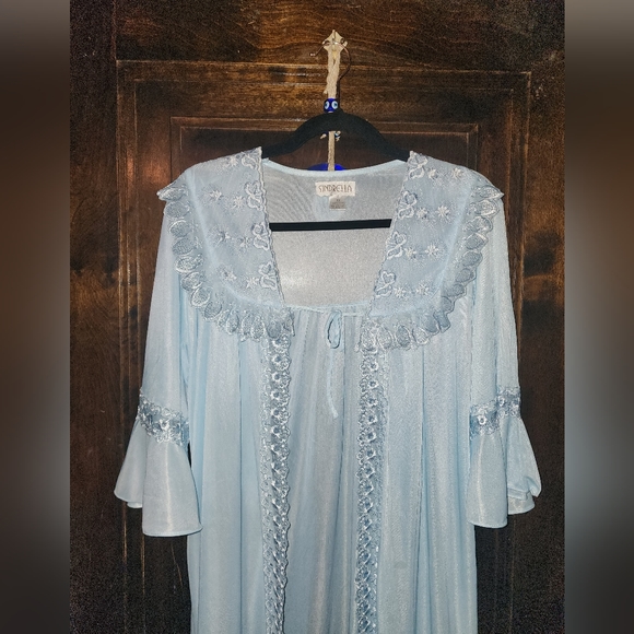 Precious Vintage Sleep Robe - Picture 2 of 4